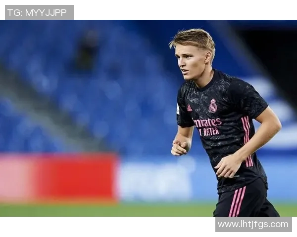 厄德高引领新潮流足球战术革新助力球队崛起与辉煌