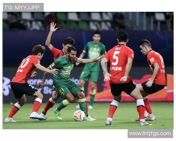 鲁能与上港激情对决燃炸全场球迷热血沸腾尽享精彩瞬间 鲁能与上港激情对决燃炸全场球迷热血沸腾尽享精彩瞬间